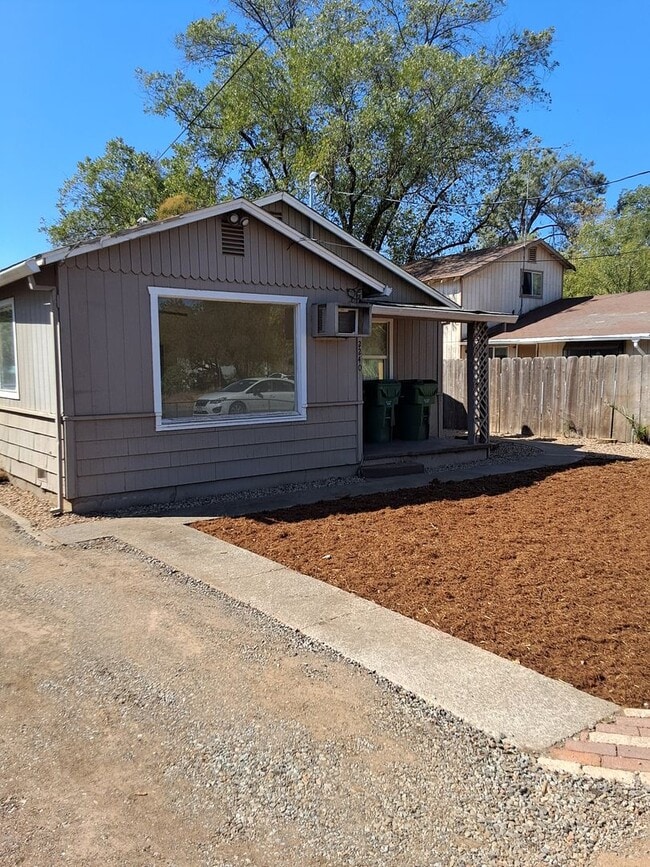 2240 Elm St in Chico, CA - Building Photo - Building Photo
