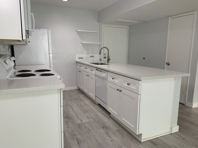 6151 Rancho Mission Rd in San Diego, CA - Building Photo - Building Photo