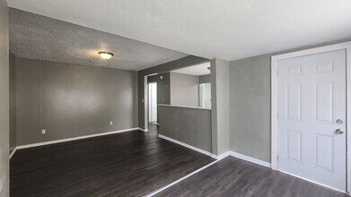 8301 N Hillsborough Ln in Tampa, FL - Building Photo - Building Photo