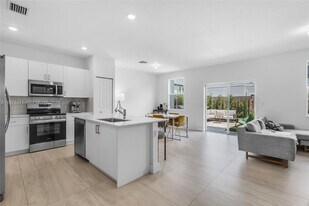 11927 NW 46th St in Coral Springs, FL - Building Photo