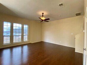 550 Monarch Dr in Lancaster, TX - Building Photo - Building Photo