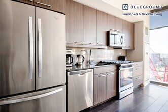 730 W Couch Pl in Chicago, IL - Building Photo - Building Photo