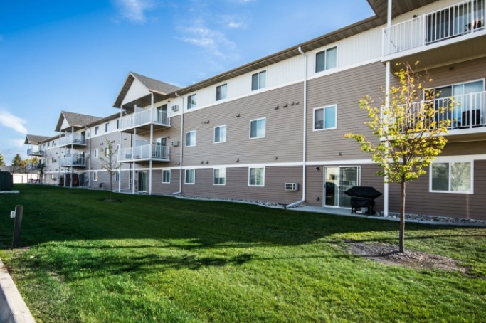 McEnroe Place IV Apartments in Grand Forks, ND - Building Photo