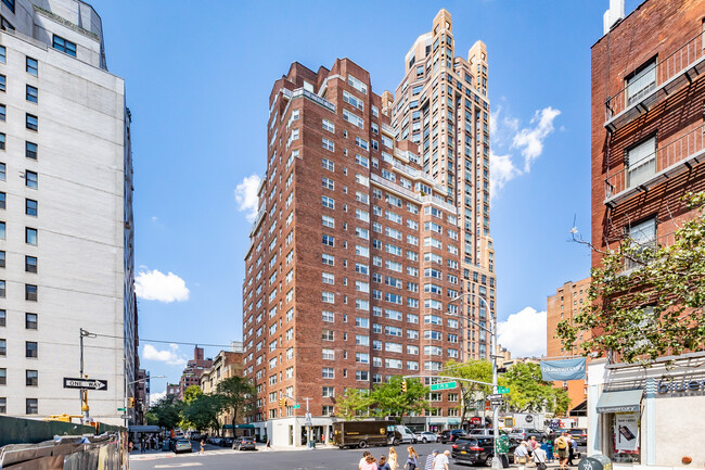 177 E 75th St in New York, NY - Foto de edificio - Building Photo