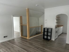 421 W Bond St, Unit 421 Upper in Hastings, MI - Building Photo - Building Photo