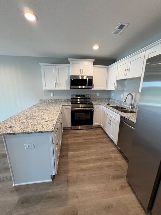 621 Fall Meadow Ln in Belton, MO - Building Photo
