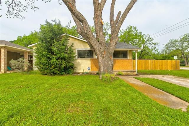 1300 Bennett Dr in Arlington, TX - Building Photo