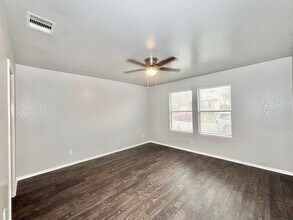 83 Booker Palm in San Antonio, TX - Building Photo - Building Photo