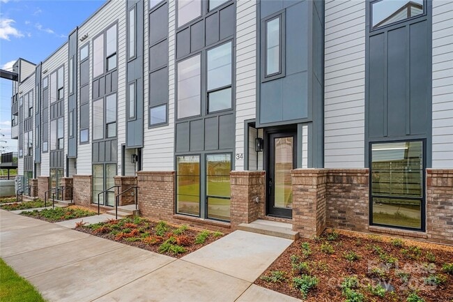 411 Charles Ave in Charlotte, NC - Building Photo - Building Photo