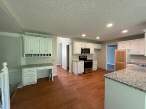 6105 W 158th St in Overland Park, KS - Building Photo - Building Photo