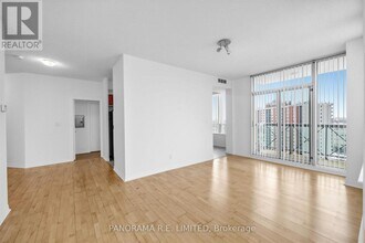 1359 Rathburn Rd E in Mississauga, ON - Building Photo - Building Photo