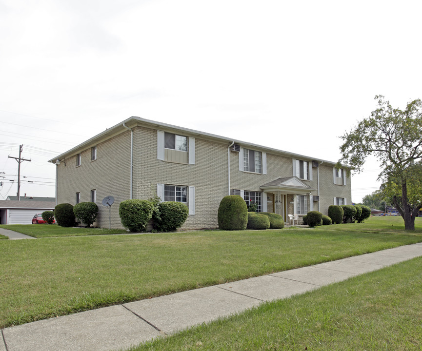 21401 Violet St in St. Clair Shores, MI - Building Photo