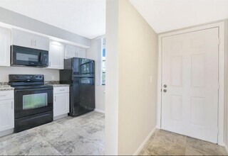 3636 Whitehall Dr in West Palm Beach, FL - Foto de edificio - Building Photo