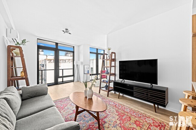 825 DeKalb Ave in Brooklyn, NY - Foto de edificio - Building Photo