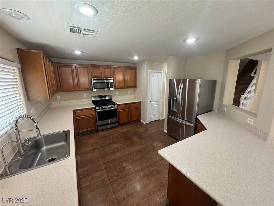 10092 Trotter Peak St in Las Vegas, NV - Building Photo