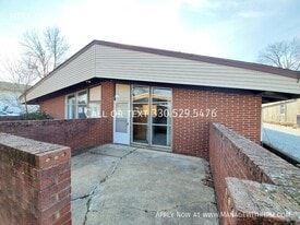 511 Wrexham Ave SW in Massillon, OH - Building Photo