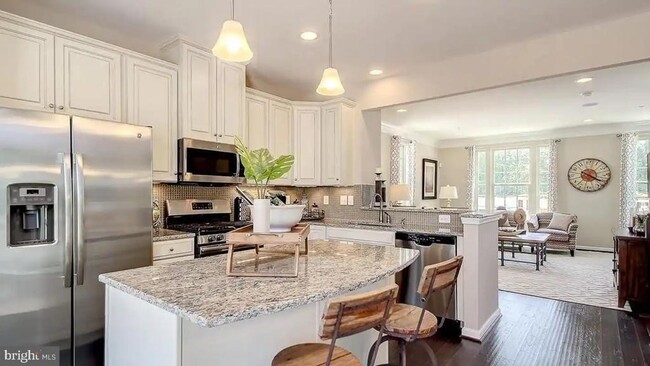 property at 813 Foxleigh Wy