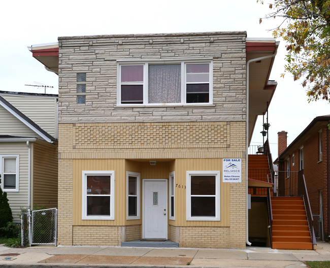 7613 W Fullerton Ave in Elmwood Park, IL - Building Photo - Building Photo