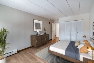 Stratton Hill Park Apartments in Worcester, MA - Foto de edificio - Building Photo