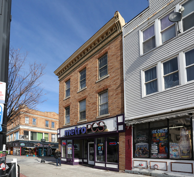 666-668 Main St in Middletown, CT - Foto de edificio - Building Photo