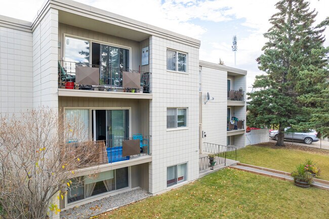 4014 8 Av SW