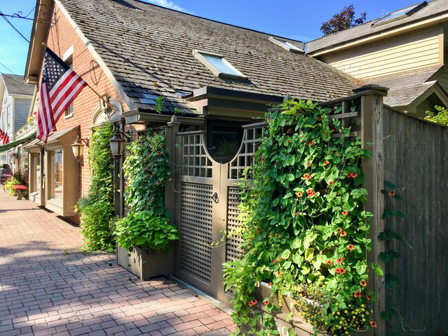 4 Main St in West Stockbridge, MA - Foto de edificio - Building Photo