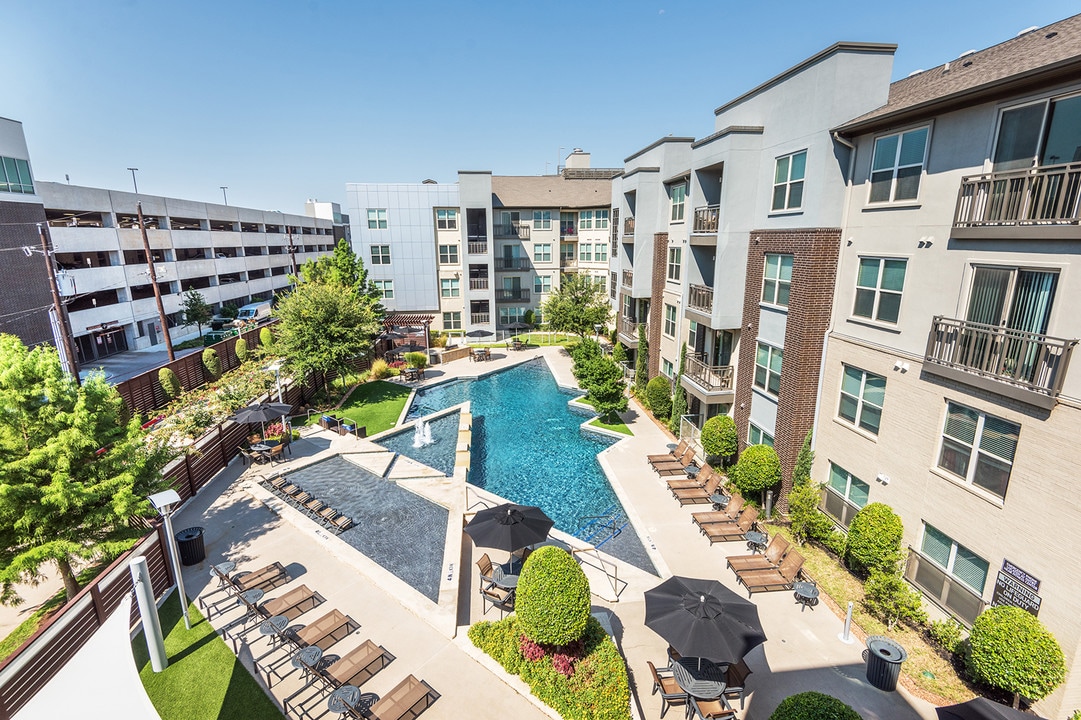 AVANT on Market Center in Dallas, TX - Building Photo