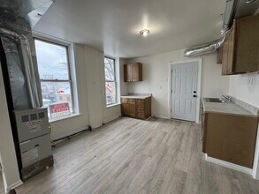 2206 S Oakley Ave in Chicago, IL - Building Photo - Building Photo