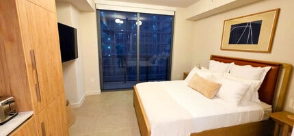 11 NE 6th St in Miami, FL - Foto de edificio - Building Photo