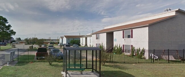 property at 2701 Poplar Cir