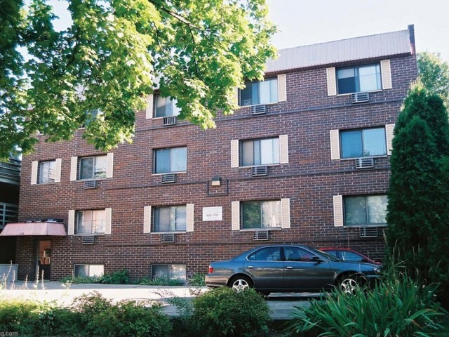 Hellenbrand Apartments in Madison, WI - Foto de edificio