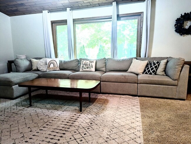 1317 Orchard Ct in Neenah, WI - Building Photo - Building Photo