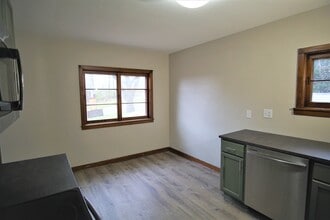 15234 Upper 61st St N, Unit #2 in Stillwater, MN - Foto de edificio - Building Photo