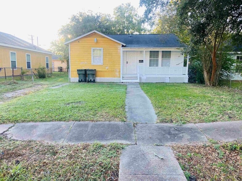 744 9th St in Port Arthur, TX - Building Photo