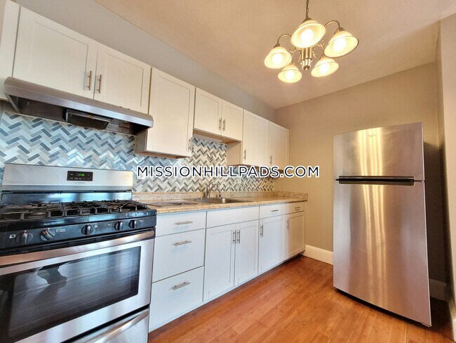 338-342 Warren St-Unit -5 in Boston, MA - Building Photo - Building Photo