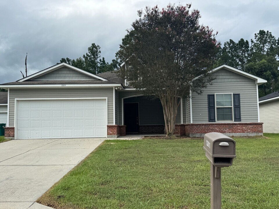 13011 Catahoula Dr in Denham Springs, LA - Building Photo