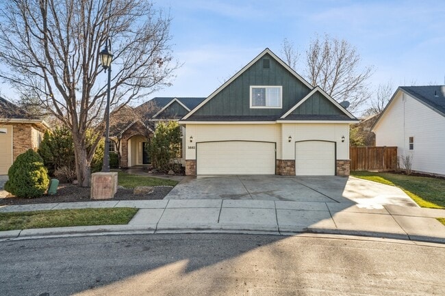 property at 1661 W Puzzle Crk Ct