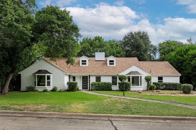 Room in House on Reedcroft Dr in Farmers Branch, TX - Building Photo - Building Photo
