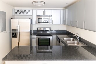 1861 NW South River Dr, Unit 2310 in Miami, FL - Foto de edificio - Building Photo