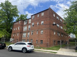 801 49th St NE in Washington, DC - Building Photo - Building Photo