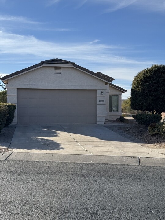 18250 S Dusk View Dr in Green Valley, AZ - Building Photo