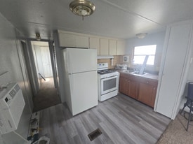 20 N Tilden Ave in Waterford Township, MI - Building Photo