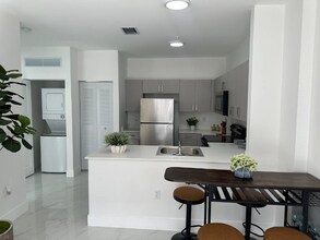 1453 W 29th St in Hialeah, FL - Building Photo - Building Photo