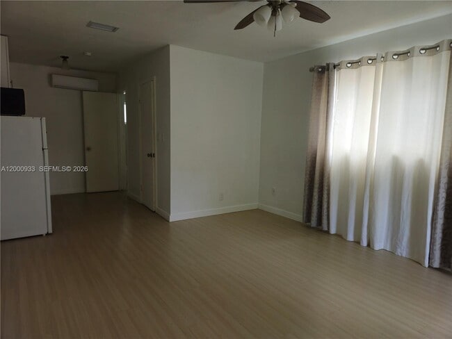 512 SW 2nd Ave in Hallandale Beach, FL - Building Photo - Building Photo