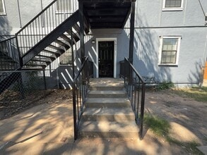 1611 Voirin Rd in Irving, TX - Foto de edificio - Building Photo