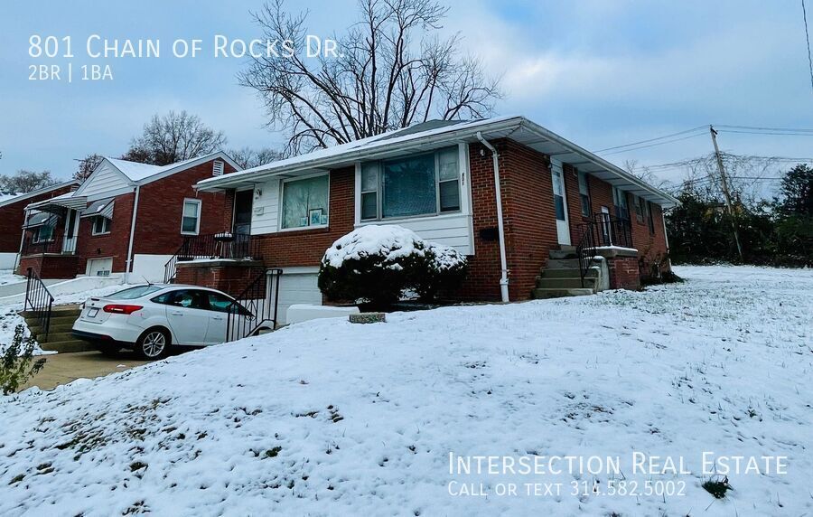 801 Chain of Rocks Dr in St. Louis, MO - Building Photo