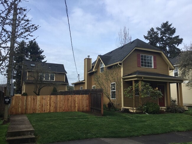 4922 N Amherst St in Portland, OR - Building Photo - Building Photo