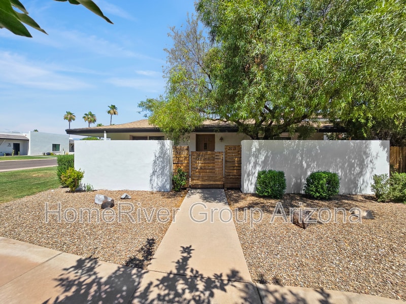 7613 E Minnezona Ave in Scottsdale, AZ - Building Photo