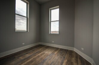 1750 W 21st Pl, Unit 2 in Chicago, IL - Building Photo - Building Photo