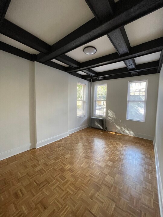 7446 62nd St, Unit 1 in Glendale, NY - Building Photo